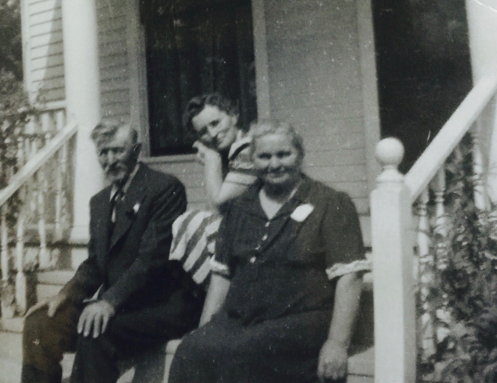 Frerichs, Enno with Mary and Annie